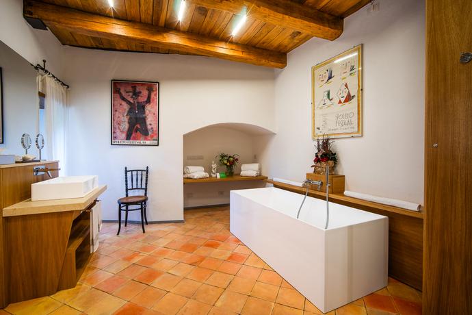 Deluxe Suite - Gallery - 5